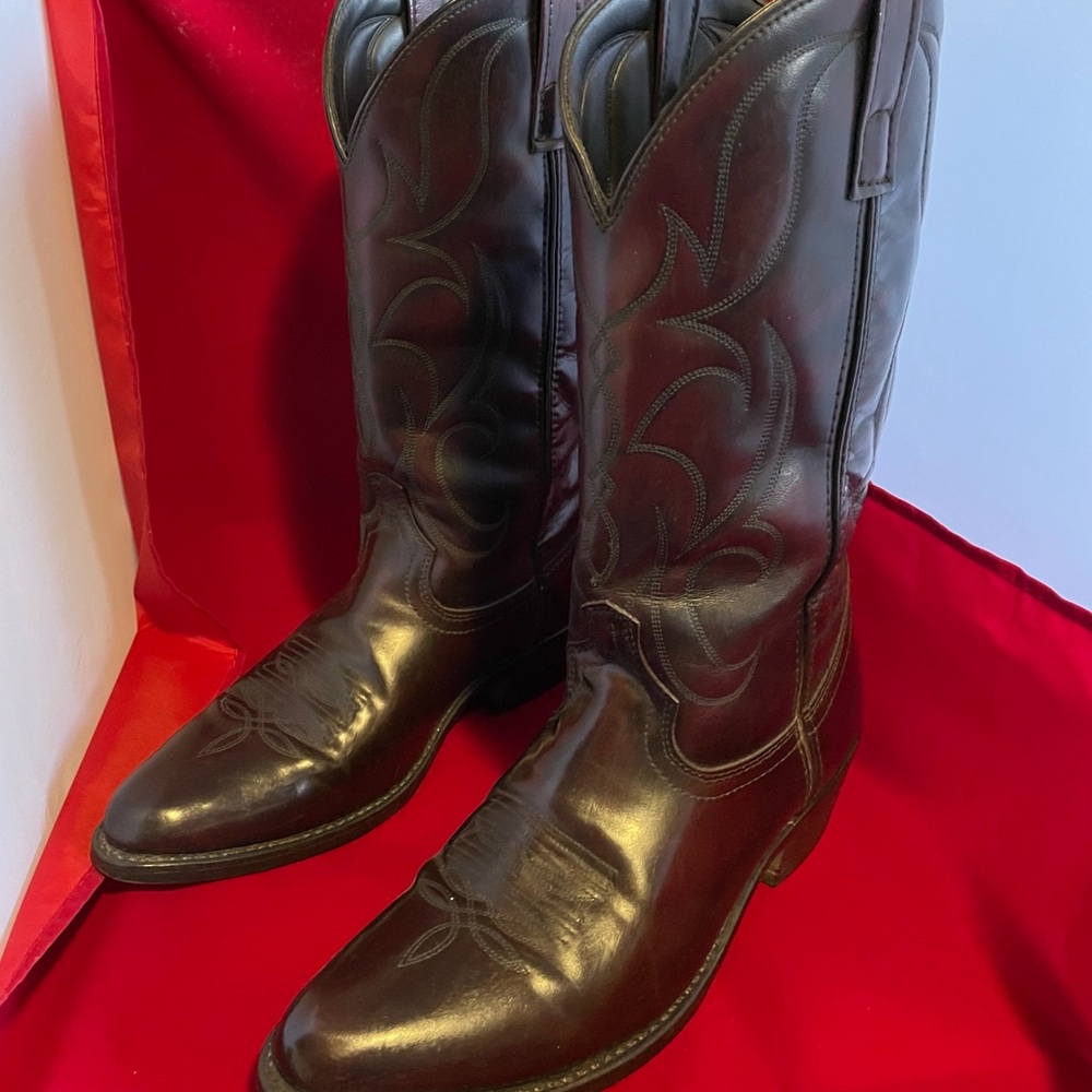 LARADO LEATHER MEN’s COWBOY BOOTS